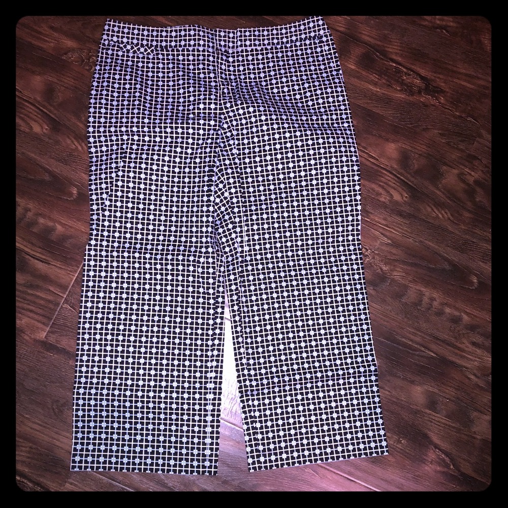 TOMMY BAHAMA CAPRIS - NEW WITH TAGS - SIZE 10